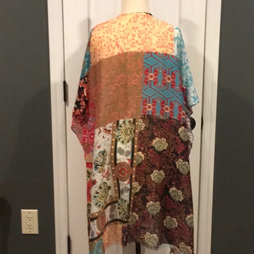 Boho Floral Kimono Last one!🥳 damaged! @alunalevi - Picture 4 of 8